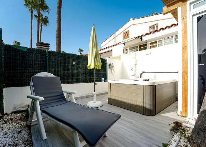 Luxury With Privacy And Jacuzzi By Canarias Prime Homes シャレー